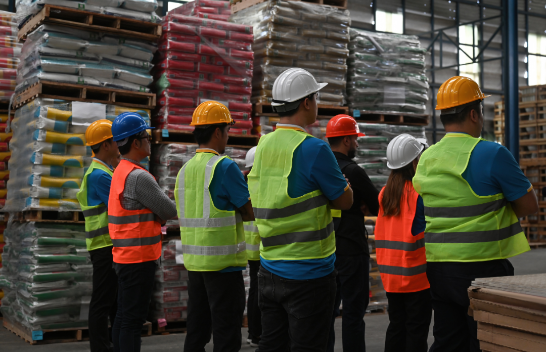 Worker 2 warehouse workers 2 – HoweSafe